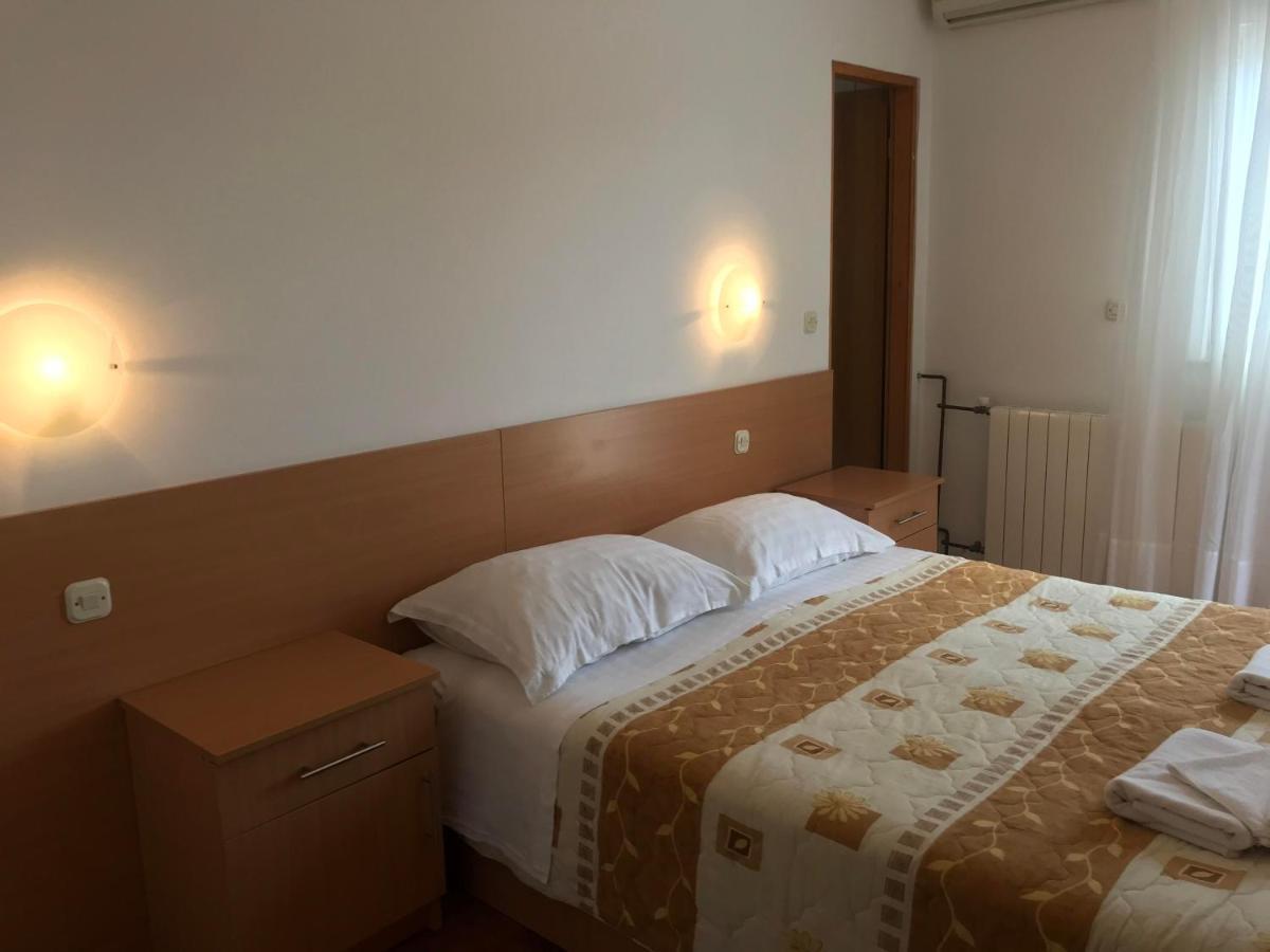 Cosy Sun-Splashed Bedroom - Pansion Hajduk Korčula Buitenkant foto